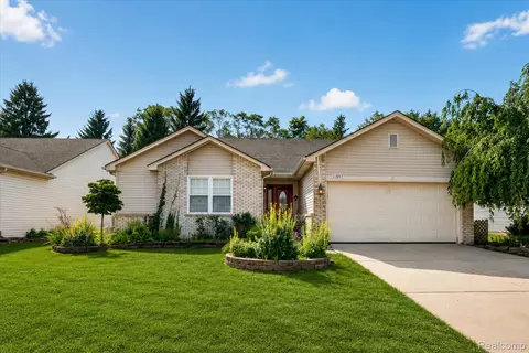 11897 Chase Blvd, Livonia, MI 48150