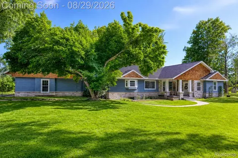 45455 N Territorial Rd, Plymouth, MI 48170