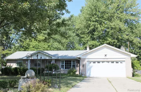 6258 Meadowwood Ln, Grand Blanc, MI 48439