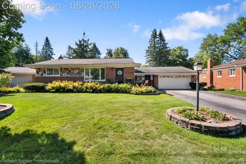 3557 Baybrook Dr, Waterford, MI 48329