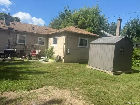 Exterior - 28744 Selkirk St, Southfield, MI 48076 photo 2 of 2