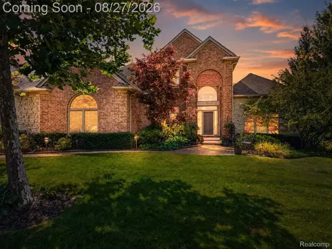 879 Benjamin Dr, Troy, MI 48098