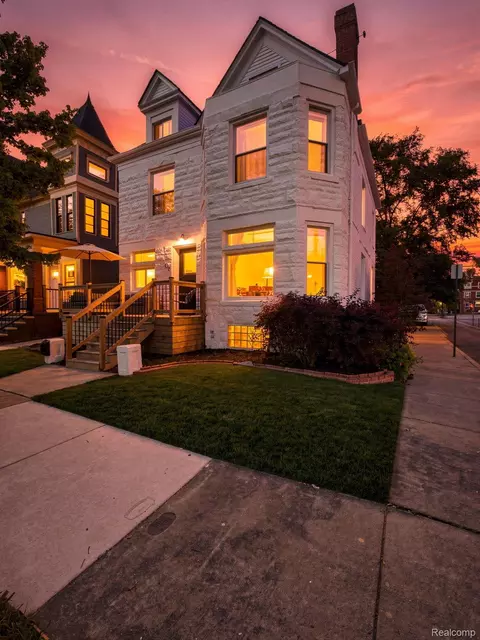 402 Horton St, Detroit, MI 48202