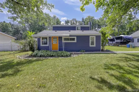 349 W Beechdale St, Commerce, MI 48382