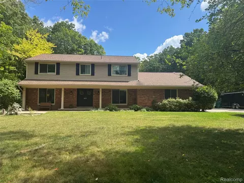 3947 Cheyenne Ct, Addison, MI 48370