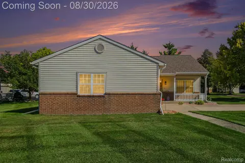 316 Pagels Ct, Grand Blanc, MI 48439