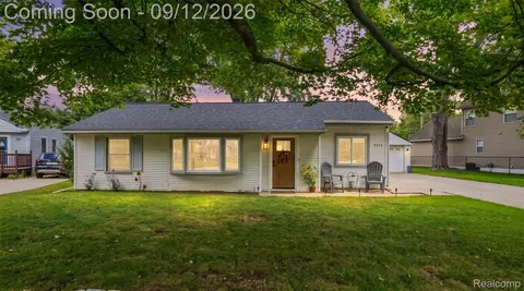 3422 Watkins Lake Rd, Waterford, MI 48328