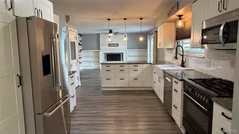 Kitchen - 15873 Nathan Dr, Macomb, MI 48044 photo 4 of 5