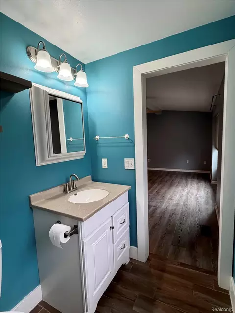Bath - 15873 Nathan Dr, Macomb, MI 48044 photo 3 of 6