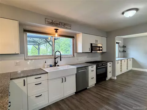 Kitchen - 15873 Nathan Dr, Macomb, MI 48044 photo 2 of 5