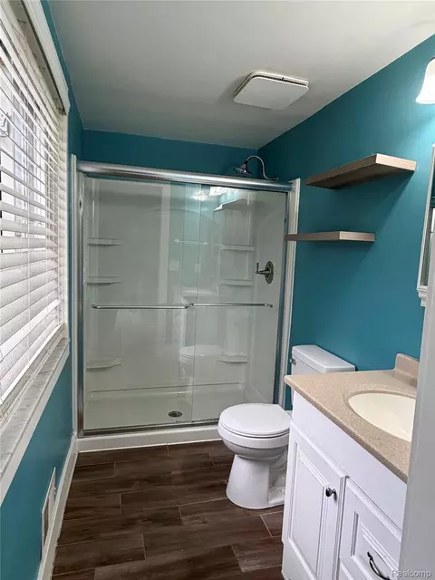 Bath - 15873 Nathan Dr, Macomb, MI 48044 photo 2 of 6