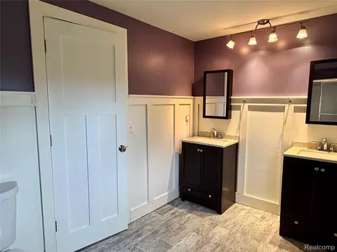 Bath - 15873 Nathan Dr, Macomb, MI 48044 photo 5 of 6