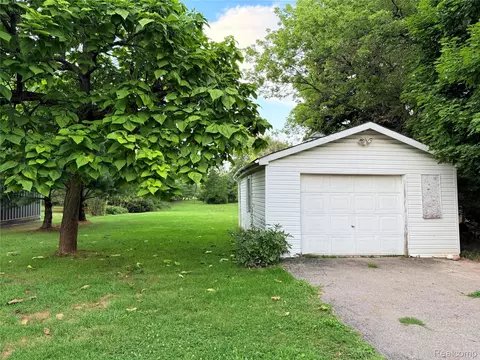 Exterior - 12189 Davison Rd, Davison, MI 48423 photo 3 of 3