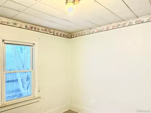 Bedroom - 12189 Davison Rd, Davison, MI 48423 photo 1 of 4