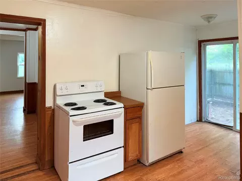 Kitchen - 12189 Davison Rd, Davison, MI 48423 photo 2 of 3