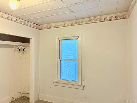 Bedroom - 12189 Davison Rd, Davison, MI 48423 photo 2 of 4