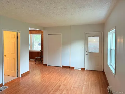 Living - 12189 Davison Rd, Davison, MI 48423 photo 1 of 2