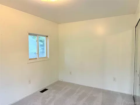 Bedroom - 12189 Davison Rd, Davison, MI 48423 photo 3 of 4