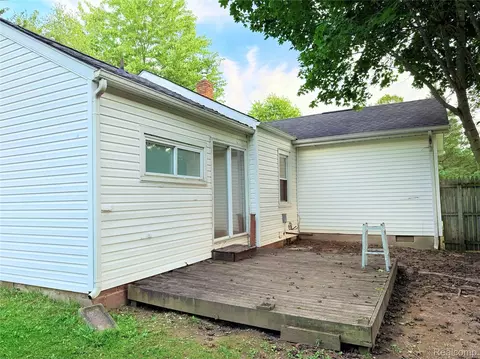 Exterior - 12189 Davison Rd, Davison, MI 48423 photo 2 of 3