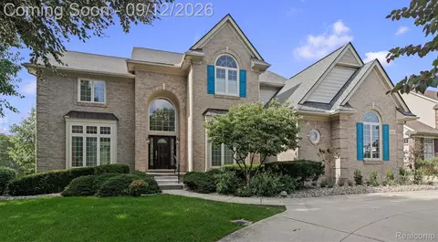 46652 Red Oak Dr, Northville, MI 48168