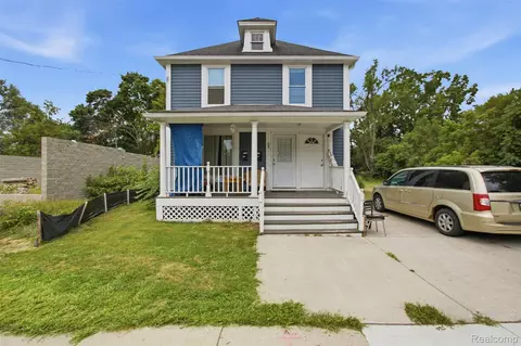 132 E Howard St, Pontiac, MI 48342