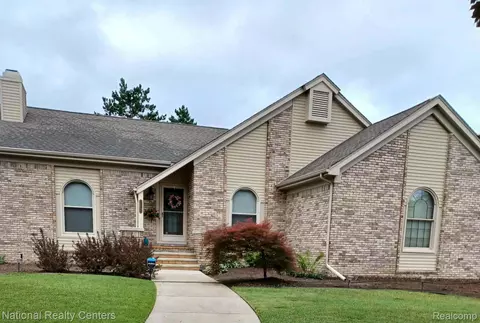 34653 Pembroke Ave, Livonia, MI 48152