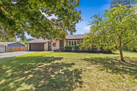 6235 Rowley Blvd, Waterford, MI 48329