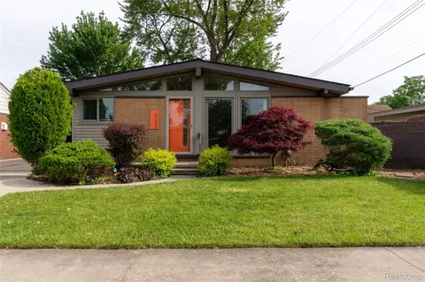21512 Briarcliff St, Saint Clair Shores, MI 48082