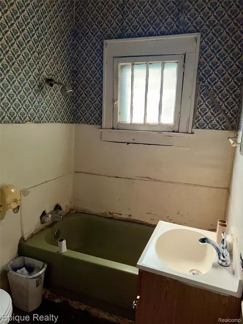 1705 Ohio Ave, Flint, MI 48506 photo 4