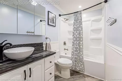 Bath - 1810 Gray Rd, Genoa, MI 48843 photo 1 of 1