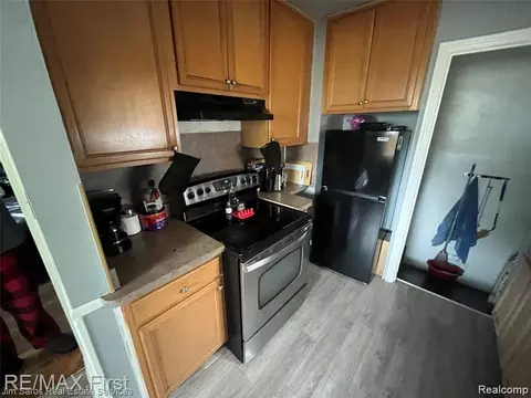 8810 Farmbrook St, Detroit, MI 48224 photo 5