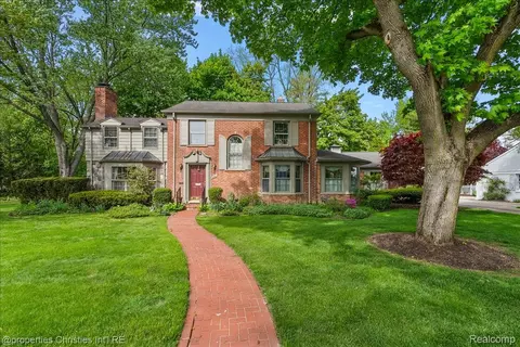 341 Westwood Dr, Bloomfield Hills, MI 48301