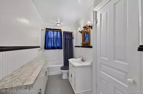 Bath - 8045 Chilson Rd, Pinckney, MI 48169 photo 3 of 3