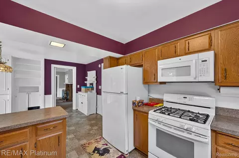 Kitchen - 8045 Chilson Rd, Pinckney, MI 48169 photo 3 of 4