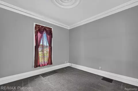 Bedroom - 8045 Chilson Rd, Pinckney, MI 48169 photo 1 of 8