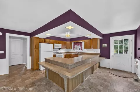 Kitchen - 8045 Chilson Rd, Pinckney, MI 48169 photo 4 of 4