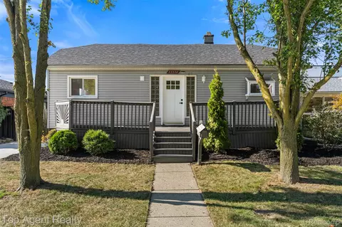 22228 Bon Heur St, Saint Clair Shores, MI 48081