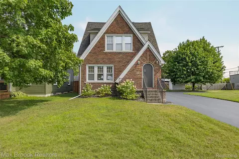 2222 Montroyal Ave, Waterford, MI 48328