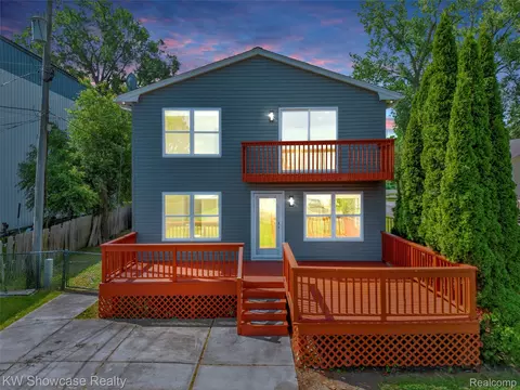 4392 Cass Elizabeth Rd, Waterford, MI 48328