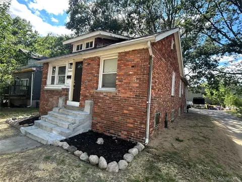 20465 Santa Barbara Dr, Detroit, MI 48221