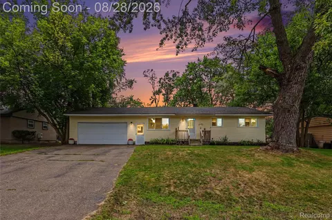 3376 Chalice Rd, Orion, MI 48359