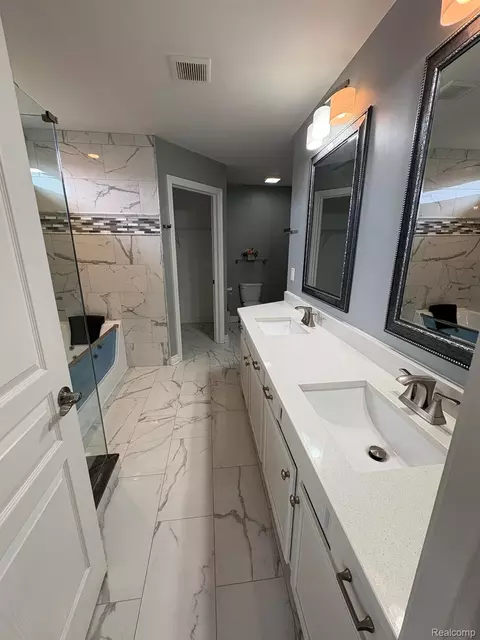 Bath - 16308 Adelaide Dr, Macomb, MI 48044 photo 2 of 6