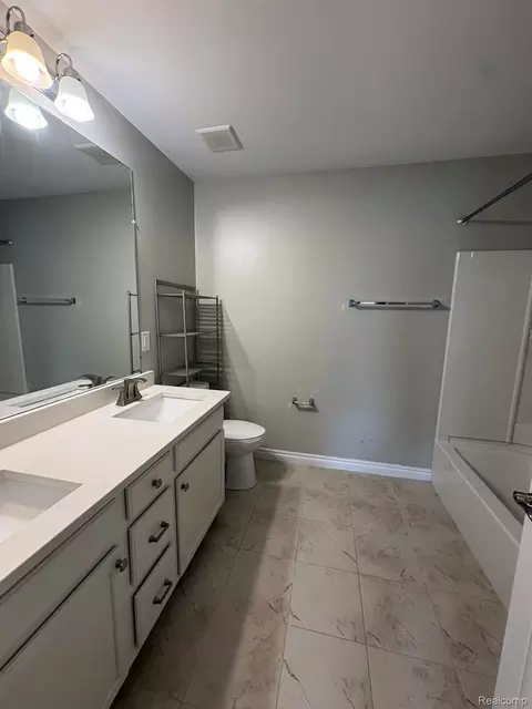 Bath - 16308 Adelaide Dr, Macomb, MI 48044 photo 6 of 6