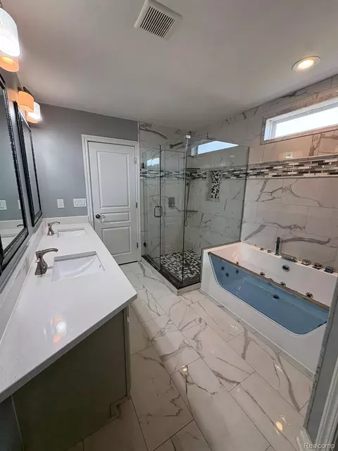 Bath - 16308 Adelaide Dr, Macomb, MI 48044 photo 3 of 6