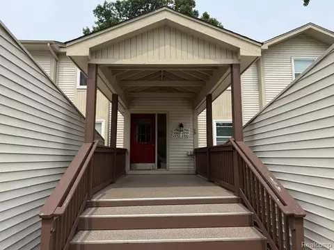 4962 Oak Hill Dr #75, Waterford, MI 48329