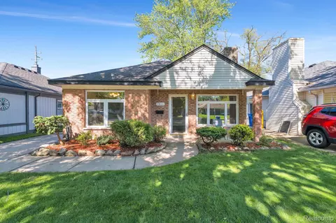 7411 N Vernon St, Dearborn Heights, MI 48127