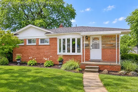 2908 Norwood Dr, Trenton, MI 48183
