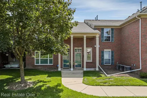 25209 Chesapeake Cir, Commerce, MI 48390