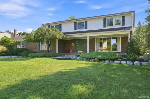 53256 Eastbourne Dr, Shelby Township, MI 48316