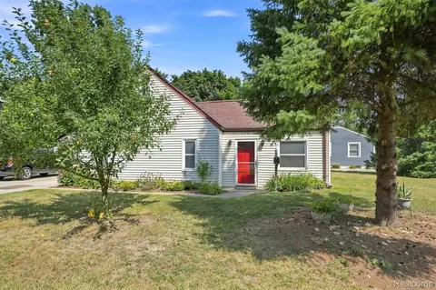 8251 Mcclellan St, Utica, MI 48317